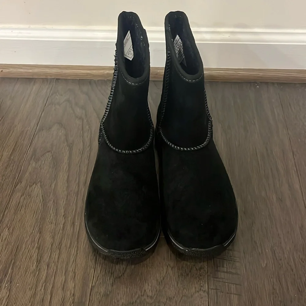 Ugg Australia K Lynden Youth Boots waterproof black suede new Girls Size 6